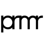 Na zdjęciu znajduje się czarne logo marki „prmr” na białym tle w prostym i nowoczesnym stylu.