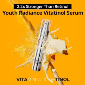 Primera Youth Radiance Vitatinol Serum – produkt na intensywnie żółtym tle z rozpryskiem emulsji, grafika podkreślająca połączenie witaminy C i retinolu.