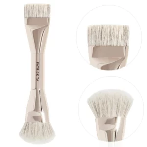 Zbliżenie pędzla Patrick Ta Dual Ended Foundation Brush z widocznymi szczegółami obu końcówek: płaskiej do aplikacji i szerokiej do blendowania.