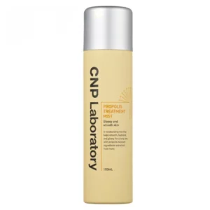 Butelka mgiełki CNP Laboratory Propolis Treatment Mist o pojemności 100 ml, w jasnożółtym opakowaniu z szarym korkiem i czarnym logo marki. Produkt widoczny na białym tle, przedstawiony w prosty, elegancki sposób.