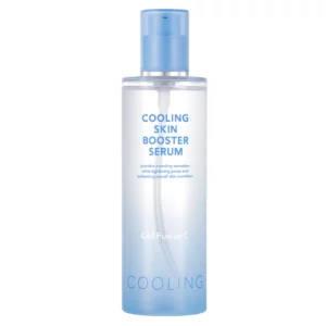Wysoka butelka Cell Fusion C Cooling Skin Booster Serum z pompką w odcieniu błękitu, zaprezentowana na jasnym tle, ukazująca nowoczesny wygląd produktu.