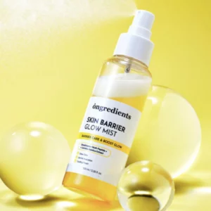 Butelka Ongredients Skin Barrier Glow Mist w żółtym tle, rozpylająca delikatną mgiełkę, otoczona przezroczystymi kulami symbolizującymi nawilżenie.