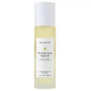 Butelka Naturium The Glow Getter Body Oil z białą zakrętką widoczna na białym tle, prezentująca minimalistyczny design opakowania.