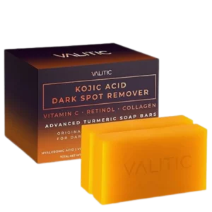 Opakowanie Valitic Kojic Acid Dark Spot Remover oraz dwie pomarańczowe kostki mydła rozjaśniającego z kwasem kojowym, retinolem i witaminą C.