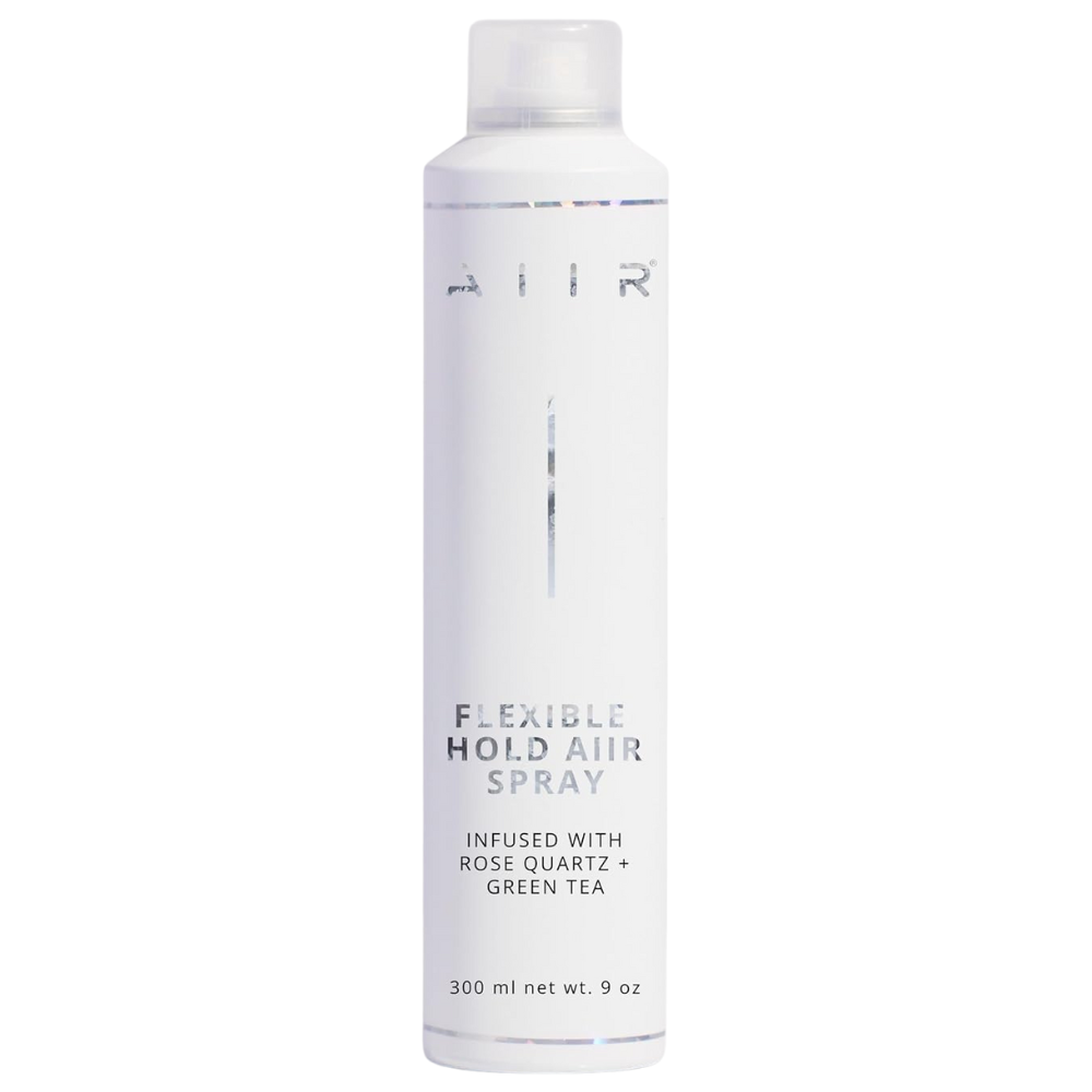 Aiir Flexible Hold Aiir Spray Aiir Flexible Hold Aiir Spray 300 ml – lakier do włosów o elastycznym utrwaleniu na białym tle.
