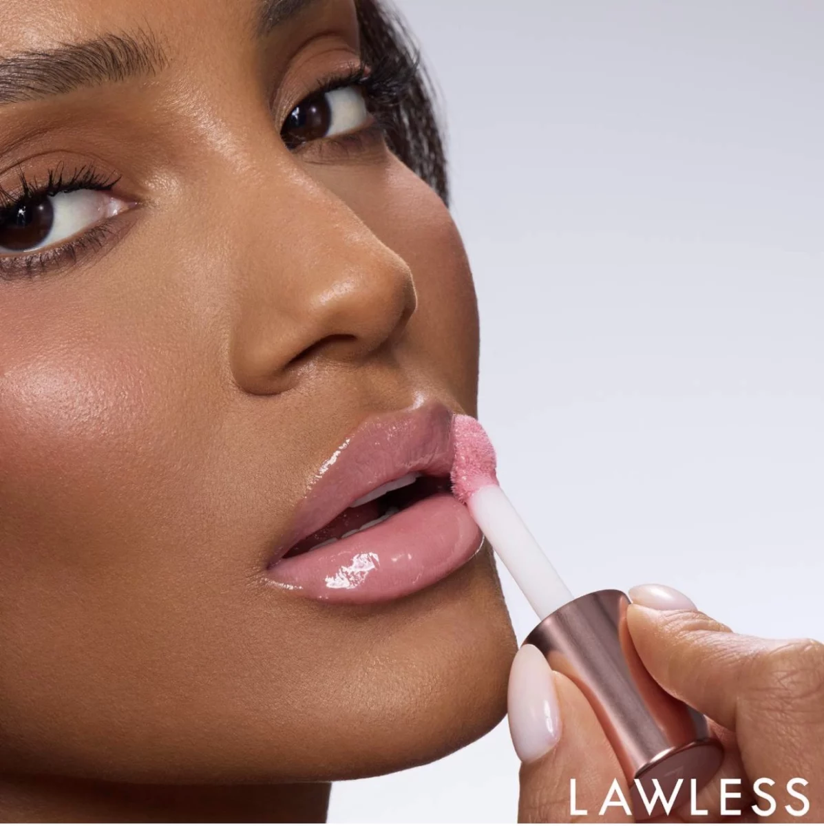 Screenshot Lawless Forget The Filler Lip Gloss - powiększający błyszczyk do ust