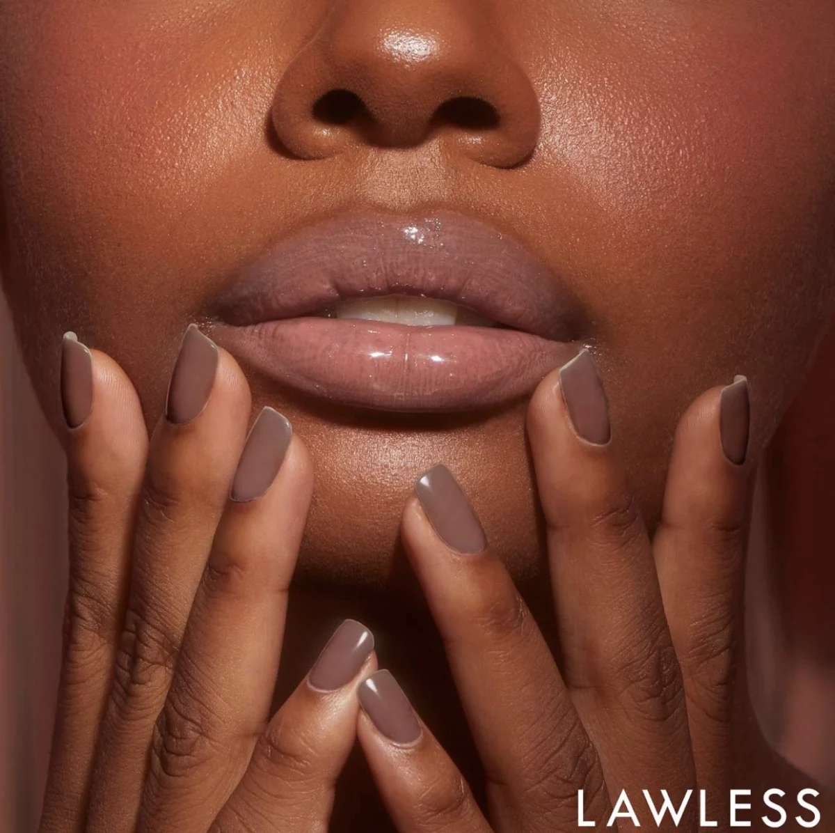 Screenshot Lawless Forget The Filler Lip Gloss - powiększający błyszczyk do ust