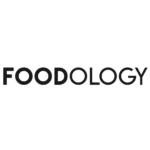 Logo FOODOLOGY – czarny napis „FOODOLOGY” w minimalistycznej, nowoczesnej typografii na jasnym tle.