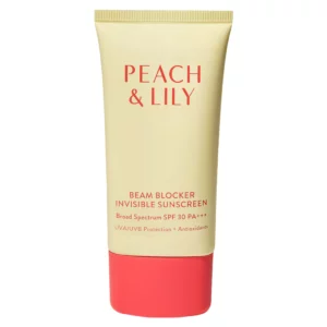 Sale 13 Peach & Lily Beam Blocker Invisible Sunscreen SPF 30 PA+++ w beżowo-koralowej tubce na jasnym tle, minimalistyczne zdjęcie produktu.