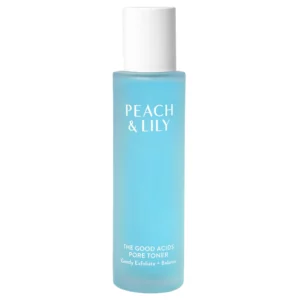 Samodzielnie przedstawiony tonik Peach & Lily The Good Acids Pore Toner w półprzezroczystej, błękitnej butelce z białym korkiem – minimalistyczna prezentacja produktu.