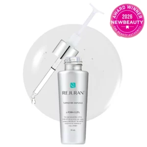 Serum do twarzy Rejuran Turnover Ampoule z pipetą na jasnym tle, regenerująca ampułka z c-PDRN 0.5% w eleganckim opakowaniu.
