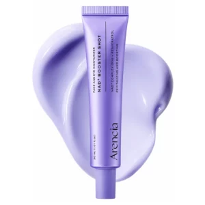 Arencia NAD+ Booster Shot - niebiesko-fioletowa tubka serum na tle kremowej tekstury produktu.