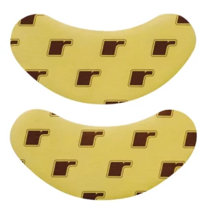 Złote hydrożelowe płatki pod oczy Rhode Peptide Eye Prep Banana Peel na jasnym tle.