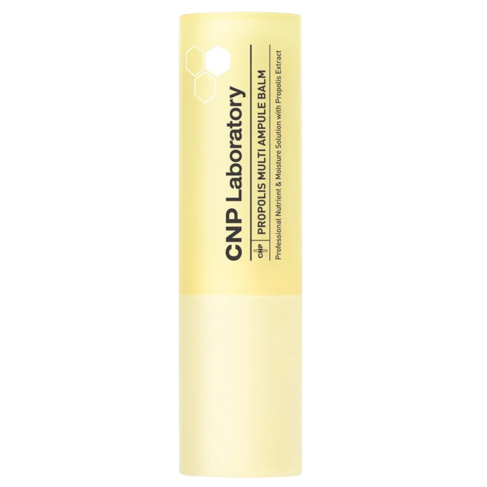 CNP Laboratory Propolis Multi Ampule Balm CNP Laboratory Propolis Multi Ampule Balm – propolisowy balsam w sztyfcie w jasnożółtym opakowaniu na białym tle.