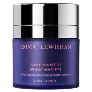 Emma Lewisham Sunceutical SPF 50 Mineral Face Crème w luksusowym granatowym słoiczku z połyskującą srebrną nakrętką na jasnym tle. Mineralny krem ochronny do twarzy SPF 50 o eleganckim, minimalistycznym designie.
