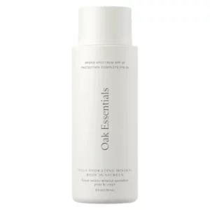 Packshot Oak Essentials Daily Hydrating Mineral Body Sunscreen SPF 30 na jasnym tle, prezentujący minimalistyczne opakowanie produktu.