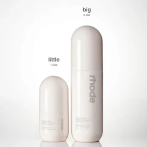 Dwie białe butelki Rhode Glazing Mist w rozmiarach Little 1.0 oz i Big 2.7 oz, ustawione obok siebie na jasnym tle.