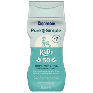 Na zdjęciu znajduje się Coppertone Pure & Simple Kids SPF 50 na białym tle. Mineralny balsam przeciwsłoneczny dla dzieci chroni przed promieniowaniem UVA i UVB, jest hipoalergiczny, odpowiedni dla skóry wrażliwej i wodoodporny do 80 minut.