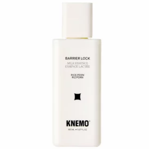 KNEMO Barrier Lock Milk Essence Rice PDRN – mleczna esencja do twarzy w jasnym opakowaniu o pojemności 150 ml na białym tle.