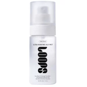 LOOPS Dew Cloud Ultra Hydrating Jelly Mist – ultra nawilżająca hydrożelowa mgiełka do twarzy o pojemności 60 ml, przedstawiona na białym tle w przezroczystej butelce z białym atomizerem.