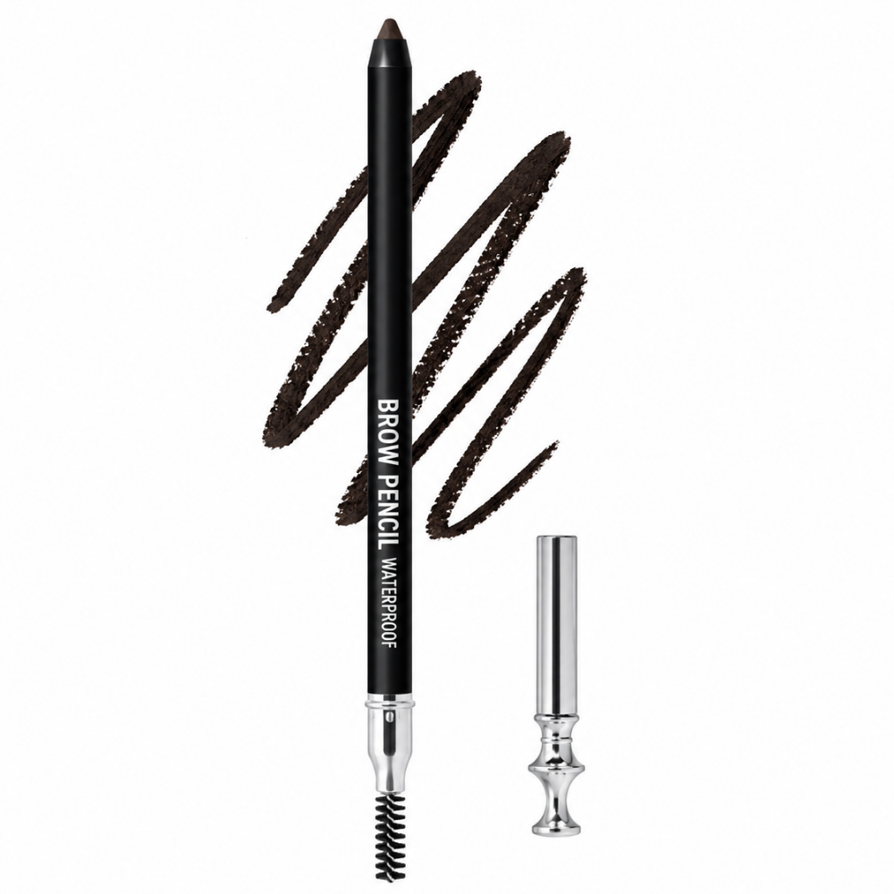 Marc Jacobs Beauty Drawn This Way Marc Jacobs Beauty Drawn This Way – czarna wodoodporna kredka do brwi ze szczoteczką, srebrną skuwką i ciemnobrązowymi próbkami koloru na białym tle.