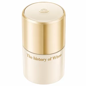 Kremowo-złote, cylindryczne opakowanie kosmetyku The History of Whoo na czystym białym tle.