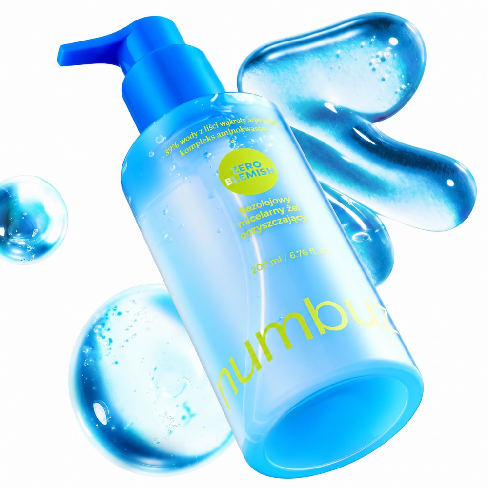 Numbuzin Zero Blemish Oil-Free Micellar Cleansing Jelly Numbuzin Zero Blemish Oil-Free Micellar Cleansing Jelly w niebieskiej butelce z pompką, otoczony kroplami transparentnego żelu.