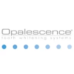 Na grafice znajduje się szare logo Opalescence Tooth Whitening Systems oraz rząd siedmiu niebieskich kropek w różnych odcieniach.