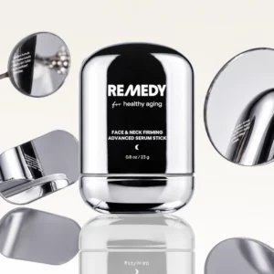 REMEDY Face & Neck Firming Advanced Serum Stick – srebrny ujędrniający sztyft-serum z retinalem do twarzy, szyi i dekoltu, pokazany frontem na białym tle.