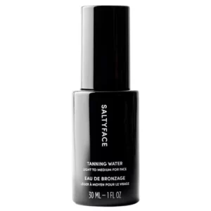 Na zdjęciu znajduje się czarna butelka Saltyface Tanning Water Light to Medium 30 ml na białym tle.