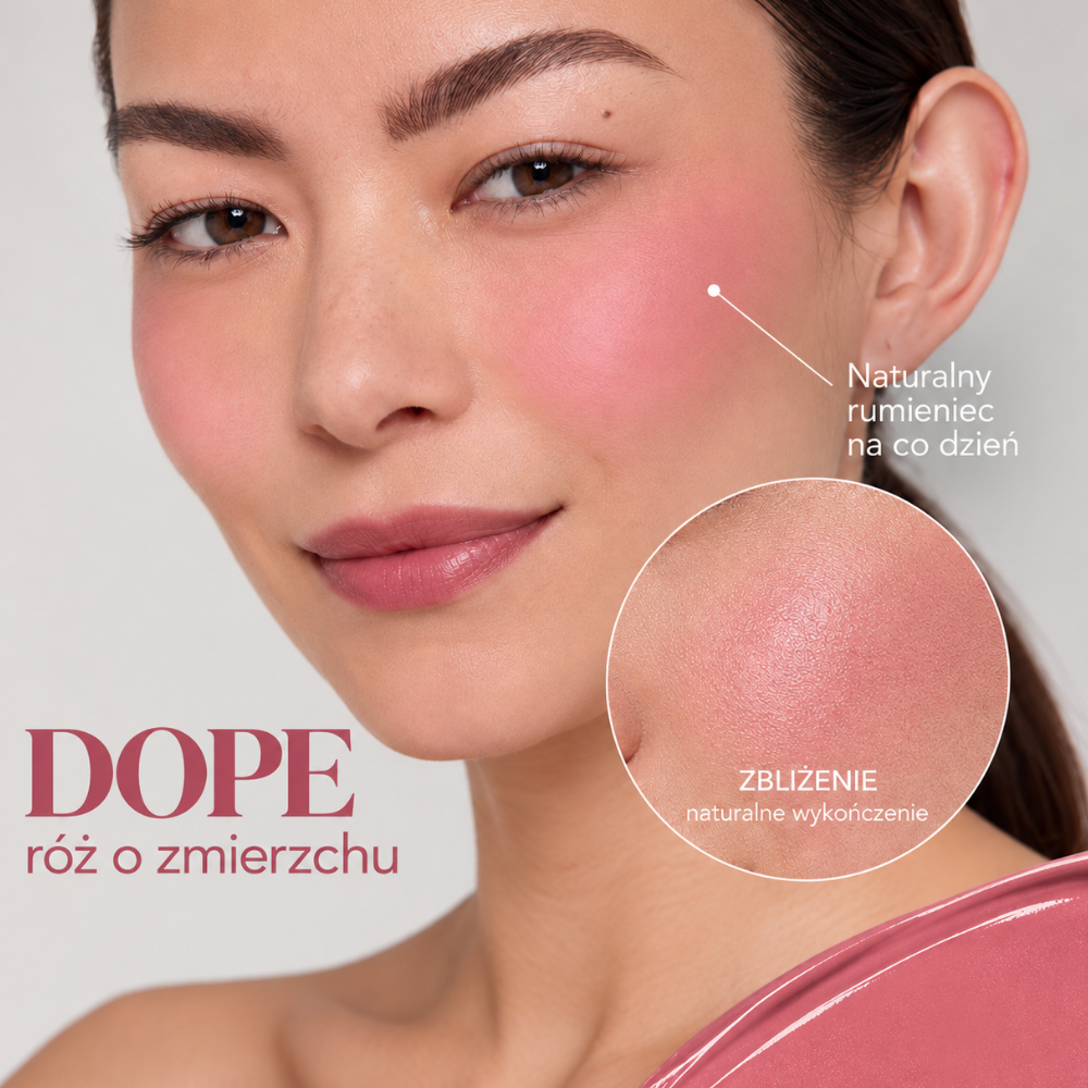 Caliray Blurry Blush - rumieniec jak po dobrym śnie (8) Caliray Blurry Blush w odcieniu Dope - naturalny różowy rumieniec na policzkach, pokazany na modelce wraz ze zbliżeniem na gładkie, miękkie wykończenie skóry i kolorem „róż o zmierzchu”.