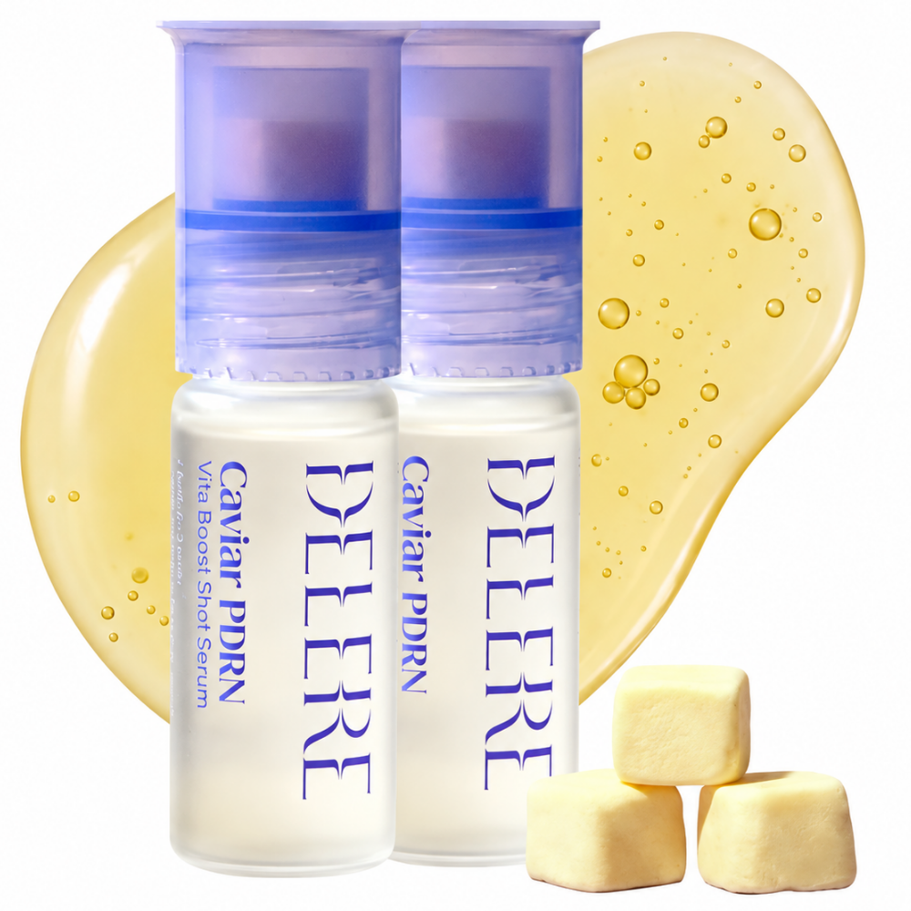 Delere Caviar PDRN Vita Boost Shot Serum Double Set - kawiorowy zastrzyk blasku DELERE Caviar PDRN Vita Boost Shot Serum Double Set - zestaw dwóch kuracji z PDRN i aktywowaną witaminą C na tle złocistej konsystencji serum i liofilizowanych kapsułek.