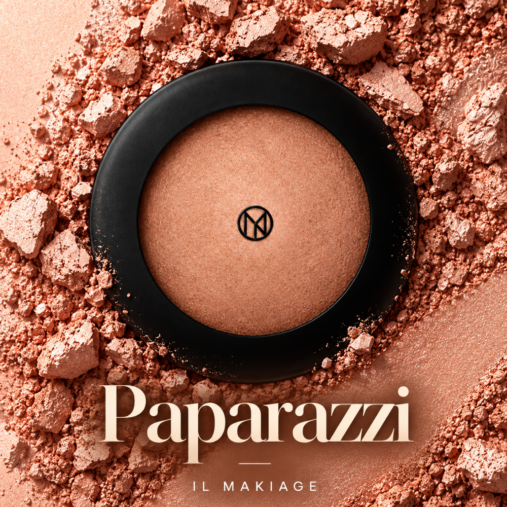 IL MAKIAGE Mineral Baked Bronzer - mineralny wypiek słońca IL MAKIAGE Mineral Baked Bronzer w odcieniu Paparazzi - wypiekany bronzer w ciepłym, różowo-brązowym odcieniu z subtelnym blaskiem, w czarnym opakowaniu, otoczony rozkruszonym i rozsypanym pigmentem.