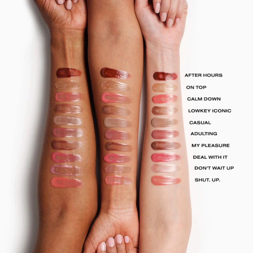 Sarah Creal Lip Gloss (2) Sarah Creal Lip Gloss - swatche odcieni - porównanie dziesięciu odcieni błyszczyka na trzech różnych karnacjach, od jasnych nude i różów po głębokie brązy i połyskujące wykończenia.
