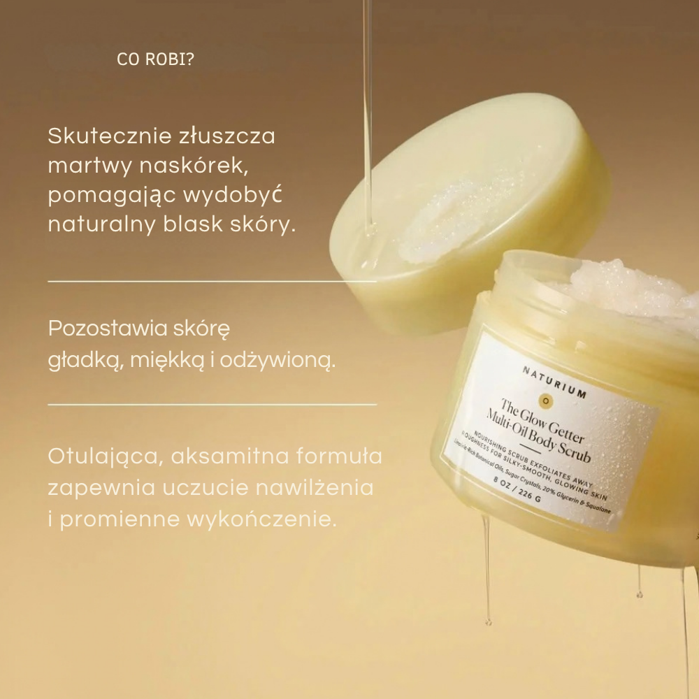 Naturium The Glow Getter Multi Oil Body Scrub (4) Naturium The Glow Getter Multi Oil Body Scrub - grafika przedstawiająca odżywczy peeling cukrowo-olejkowy do ciała w otwartym, jasnożółtym słoiczku, z widoczną konsystencją produktu i spływającym olejkiem na złocistym tle. Obok opis korzyści: złuszczanie martwego naskórka, wygładzenie, odżywienie, nawilżenie i przywrócenie skórze naturalnego blasku.