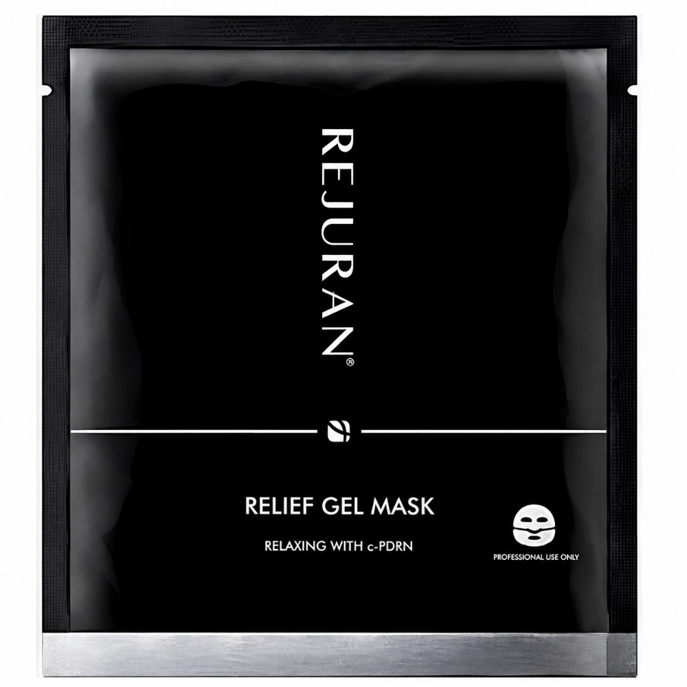 Rejuran Relief Gel Mask REJURAN Relief Gel Mask - pojedyncza hydrożelowa maska kojąca do twarzy z PDRN w czarnej, błyszczącej saszetce z białym logo marki, na jasnym tle, 35 g.