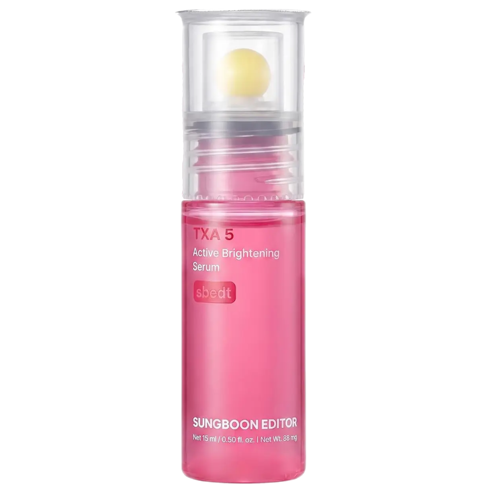 Sungboon Editor TXA 5 Vitamin C Brightening Serum Sungboon Editor TXA 5 Vitamin C Brightening Serum 15 ml - różowe serum rozświetlające z kwasem traneksamowym TXA i witaminą C na białym tle.