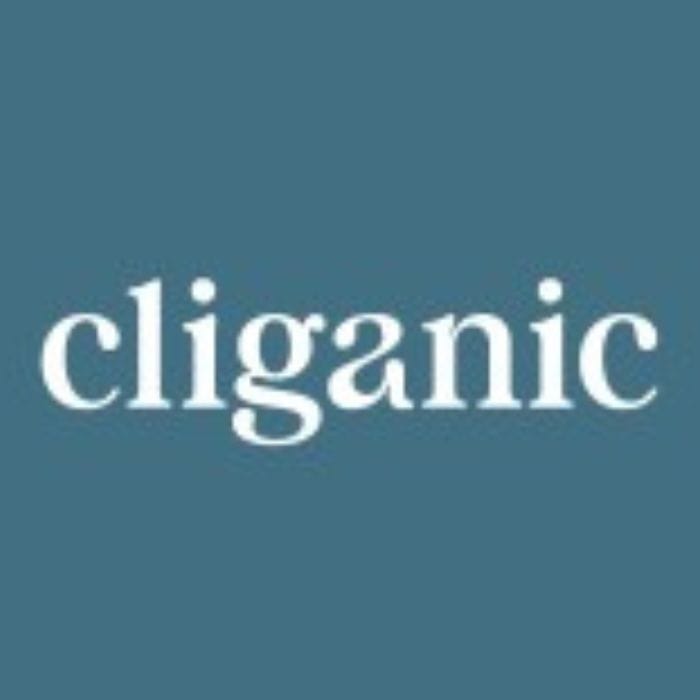 Na obrazku znajduje się logo marki Cliganic. Tło jest w kolorze niebieskim, a nazwa marki "cliganic" jest napisana białymi literami w prostym, eleganckim stylu.