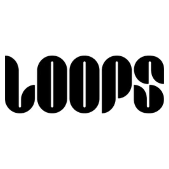 Na obrazku znajduje się czarne logo z napisem "LOOPS" na białym tle. Litery są duże, stylizowane, z zaokrąglonymi krawędziami, co nadaje logotypowi nowoczesny i przyjazny wygląd.