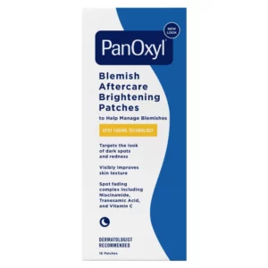 Opakowanie PanOxyl Blemish Aftercare Brightening Patches w granatowo-białej kolorystyce, z wyróżnioną informacją o technologii "Spot Fading Technology" redukującej ciemne plamy, zaczerwienienia i poprawiającej teksturę skóry dzięki składnikom, takim jak niacynamid, kwas traneksamowy i witamina C. Zestaw zawiera 16 plastrów polecanych przez dermatologów.