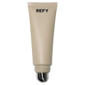 Beżowa tuba produktu Refy Blur and Hydrate Oil-Control Face Primer with Hyaluronic Acid. Tuba jest prostokątna, z minimalistycznym designem, a na jej przedniej stronie widnieje czarny napis "REFY". Dolna część tuby zakończona jest metalowym aplikatorem.