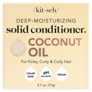 Hair 8 Na zdjęciu znajduje się opakowanie odżywki do włosów w kostce marki Kitsch z wyraźnym opisem „Deep-Moisturizing Solid Conditioner – Coconut Oil” oraz ikonami podkreślającymi wegańskie i pH-zbalansowane właściwości produktu.