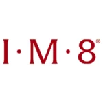 Logo marki I.M.8 w czerwonym kolorze na białym tle, symbolizujące innowacyjne podejście do zdrowia i suplementacji.