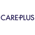 minimalistyczny, ciemnoniebieski napis „CAREPLUS” na białym tle, z charakterystycznym krzyżem w literze „P”, symbolizującym troskę i opiekę.