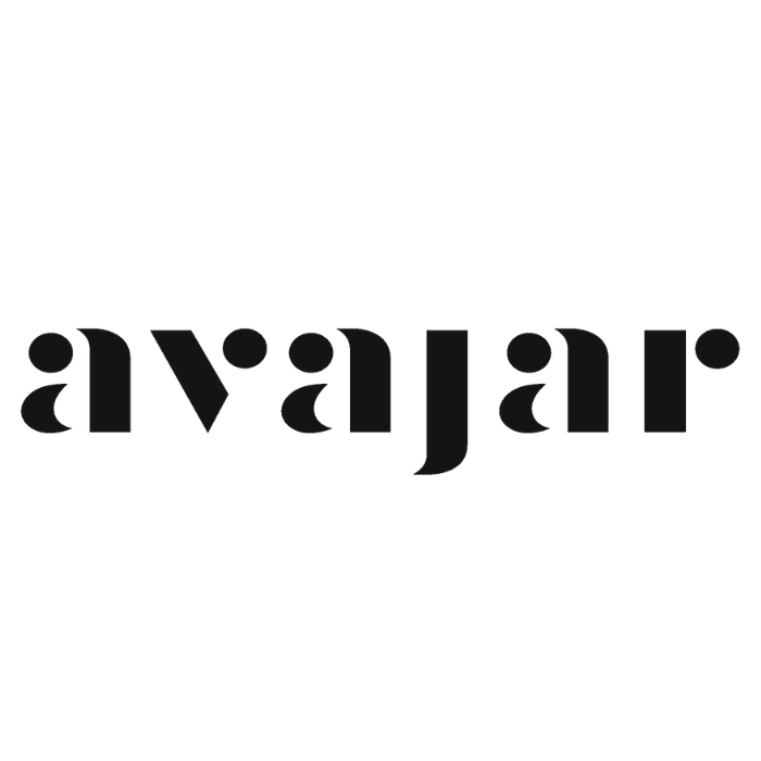 Na zdjęciu znajduje się logo marki Avajar w czarnym kolorze na białym tle.