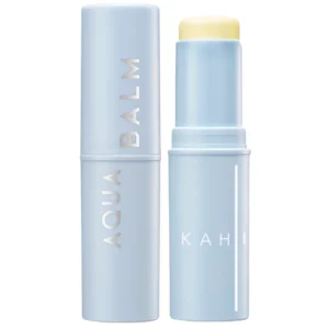 Odkręcony sztyft Aqua Balm marki KAHI, ze stojącym obok drugim zakręconym sztyftem.