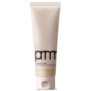 Zdjęcie przedstawia Primera Organience BR Soft Peeling to Foam Cleanser, czyli delikatny peelingujący żel do mycia twarzy. Produkt znajduje się w eleganckiej, minimalistycznej tubce w odcieniu kremowej bieli z czarnym logo „pmr” i nazwą kosmetyku. W tle widoczna jest próbka żelu z drobinkami złuszczającymi, co podkreśla jego peelingujące właściwości.