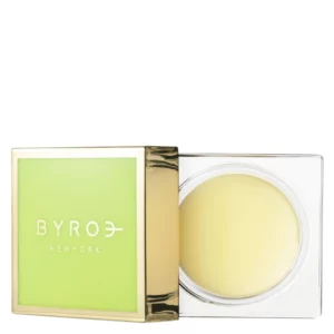Zbliżenie na pojedynczy słoiczek Mojito Lip Mask z otwartą pokrywką, ukazujące konsystencję produktu. Słoiczek ma elegancką, przezroczystą dolną część i zielono-złotą pokrywkę z logiem marki.