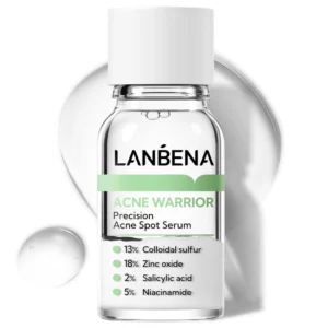 Butelka serum punktowego na trądzik Acne Warrior Spot Serum marki Lanbena, na tle bąbelka wody.