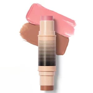 Sztyft DIBS Beauty z dwoma końcówkami – różową i brązową – ułożony na tle rozsmarowanego koloru.